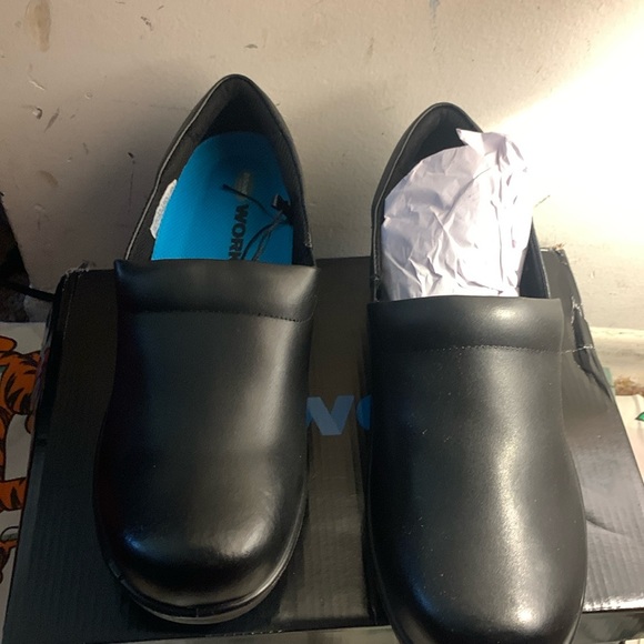 Nursing shoes - Picture 1 of 5
